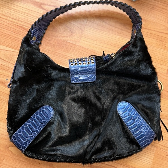 BEAUTIFUL GENUINE LEATHER WITH FAUX ALLIGATOR /COWHIDE . Has brass alligator - Picture 4 of 8